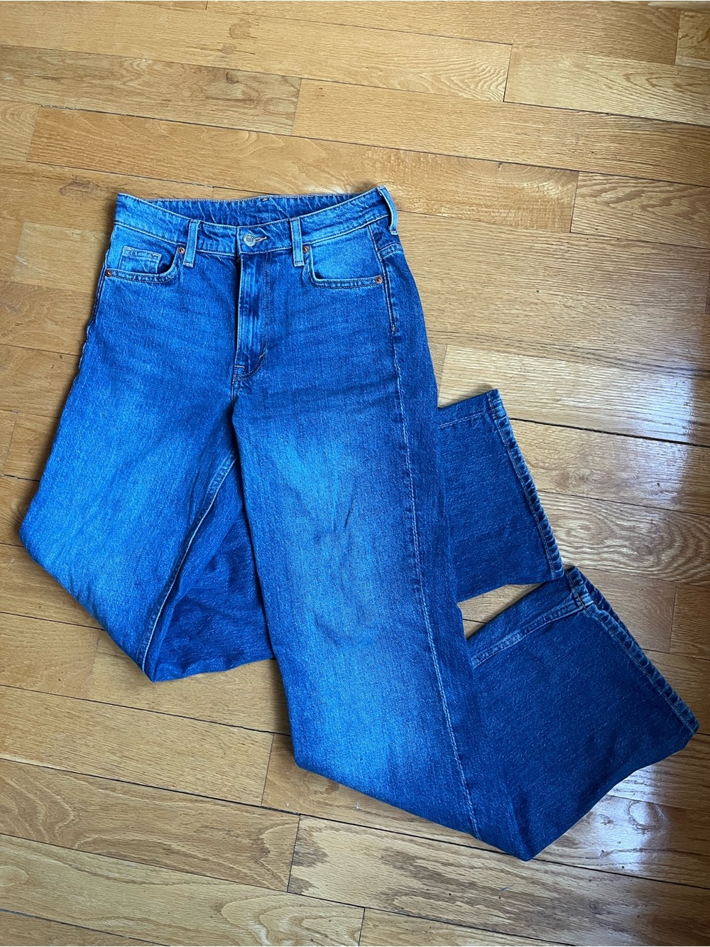 H&M Womens Straight-Leg Jeans in Blue